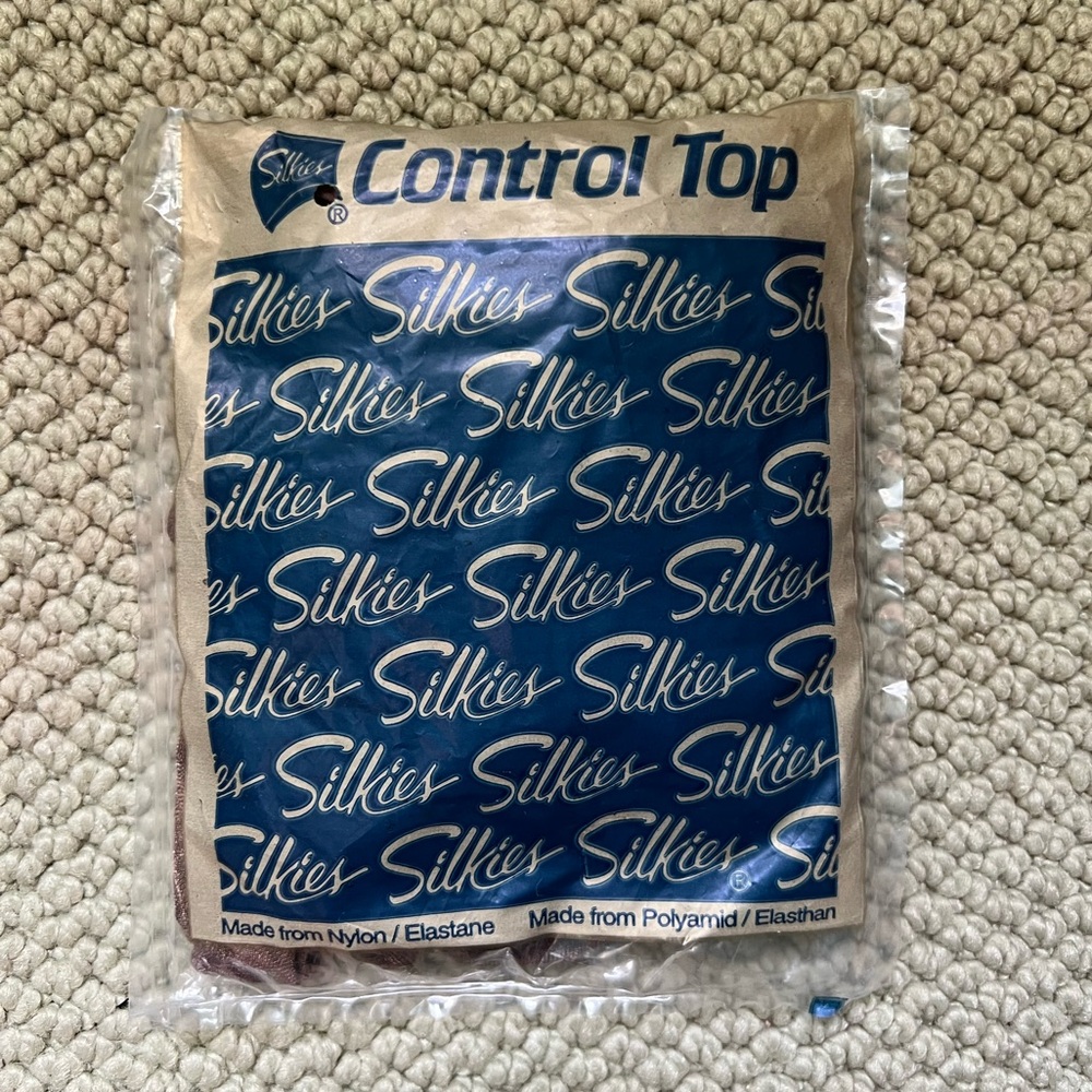 NIB Silkies Control Top in Beige/Honey-Model 070102
